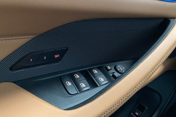 Blå BMW i4 fra 2025