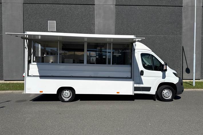 Hvid Peugeot Boxer 335 fra 2016