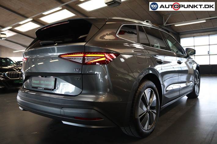 Grå Skoda Enyaq fra 2023