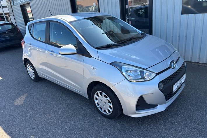 Sølv Hyundai i10 fra 2017