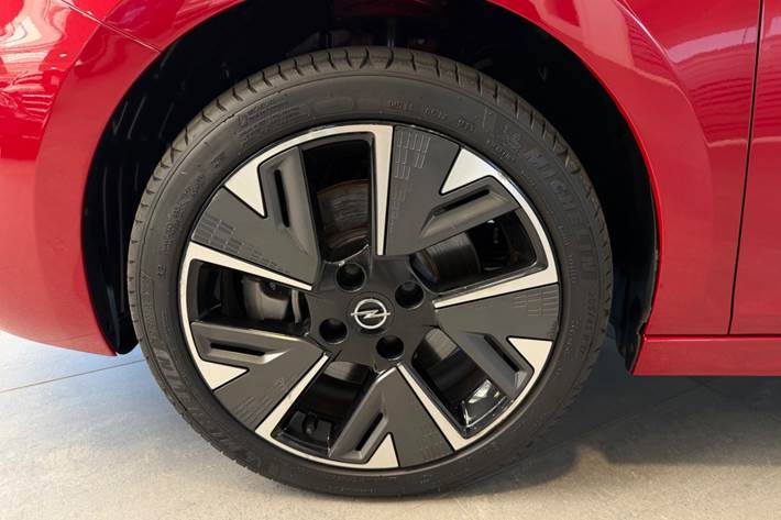 Rød Opel Corsa-e fra 2023