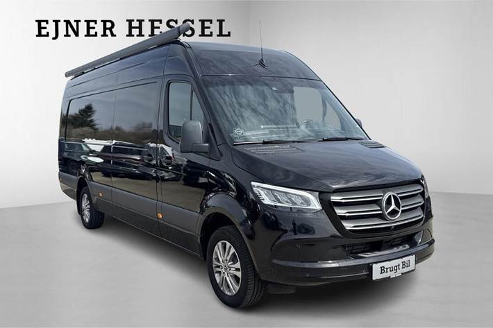 Sort Mercedes Sprinter 319 fra 2024