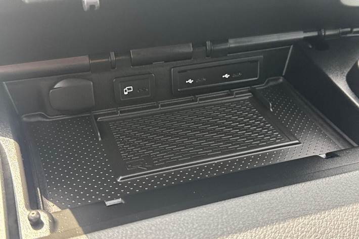 Sort Mercedes Sprinter 319 fra 2024