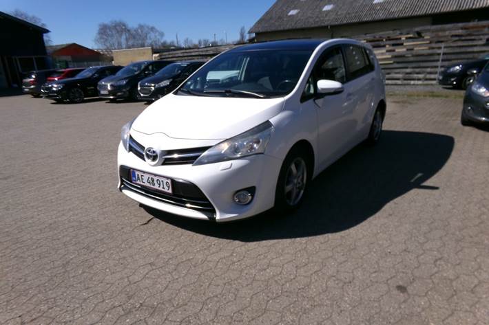 Hvid Toyota Verso fra 2013