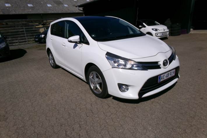 Hvid Toyota Verso fra 2013