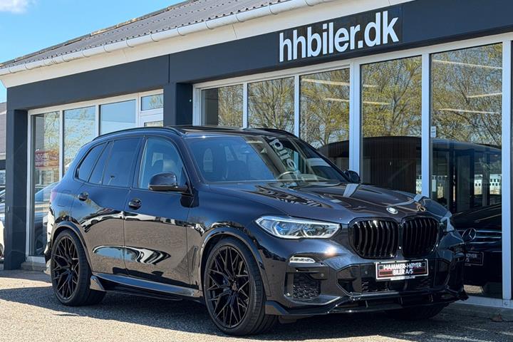 Sort BMW X5 fra 2021 set udefra