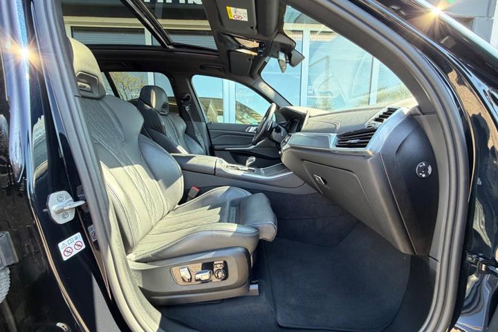 Sort BMW X5 fra 2021
