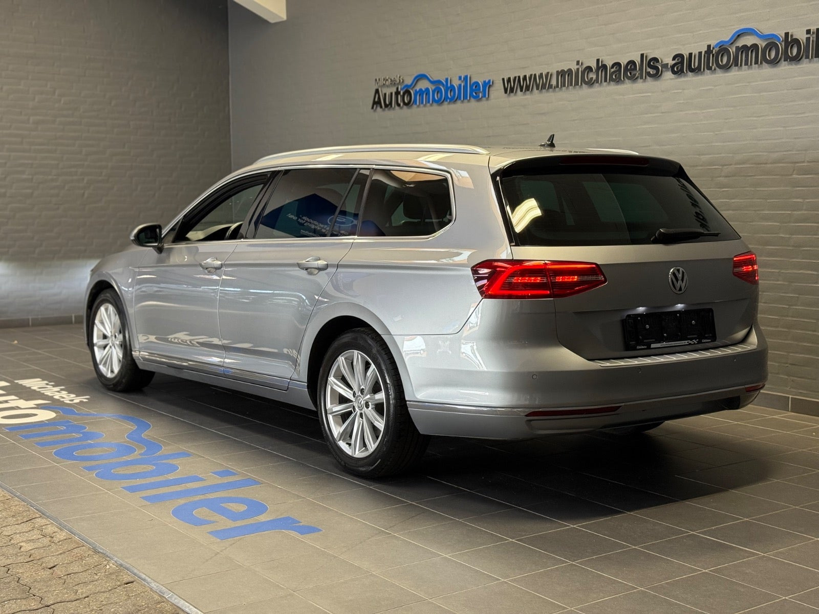 Sølv VW Passat fra 2018