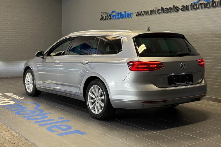 Sølv VW Passat fra 2018