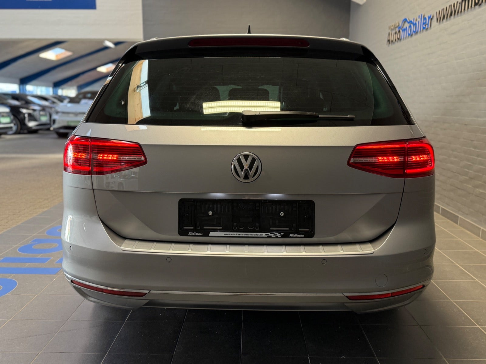 Sølv VW Passat fra 2018