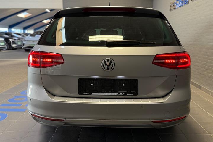 Sølv VW Passat fra 2018