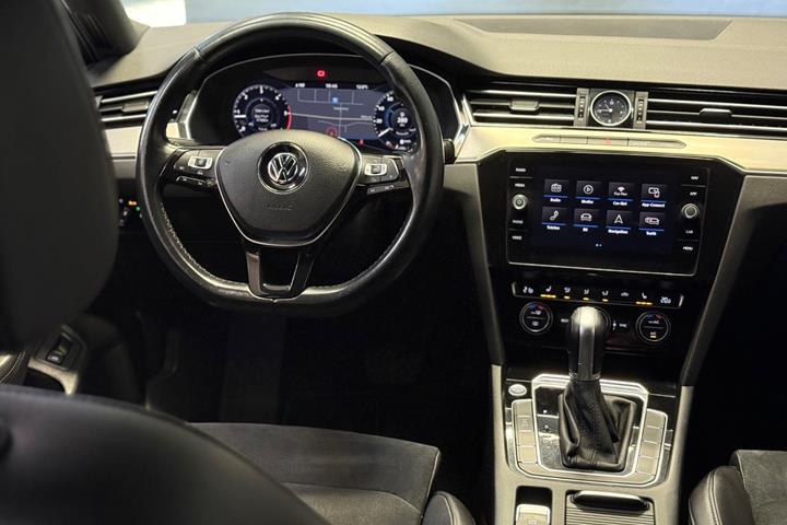 Sølv VW Passat fra 2018