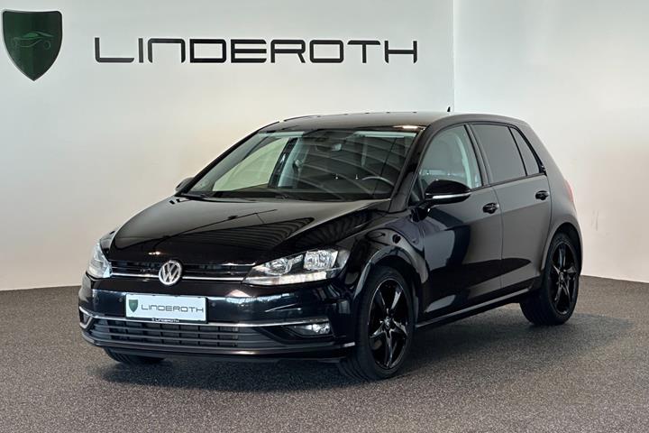 Sort VW Golf VII fra 2018 set udefra
