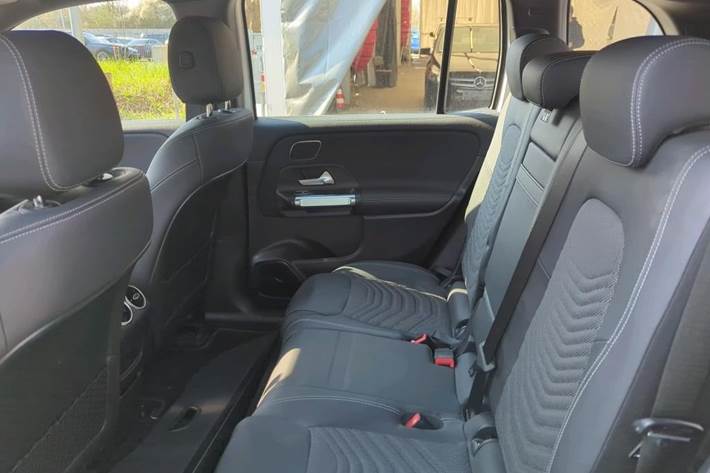 Hvid Mercedes EQB250+ fra 2024