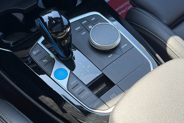 Hvid BMW iX3 fra 2022