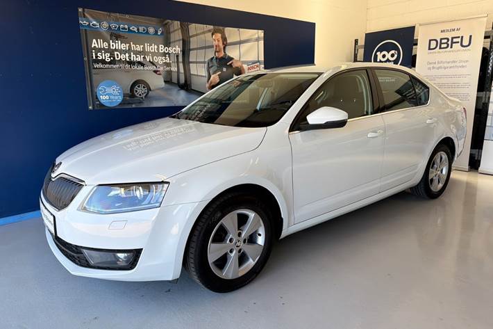 Hvid Skoda Octavia fra 2017