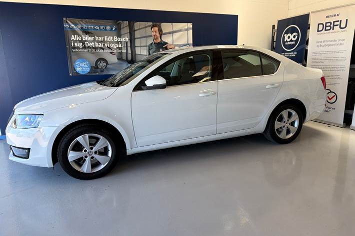 Hvid Skoda Octavia fra 2017