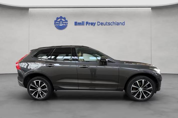 Grå Volvo XC60 fra 2023