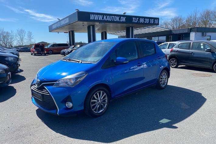 Blå Toyota Yaris fra 2016