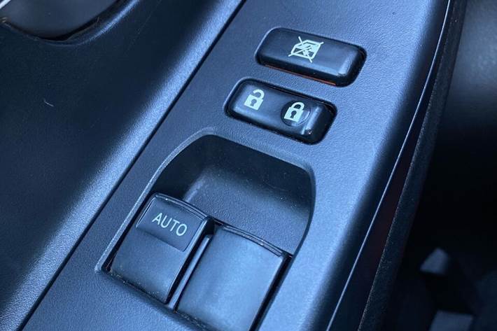 Blå Toyota Yaris fra 2016