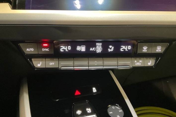 Sort Audi Q4 fra 2024