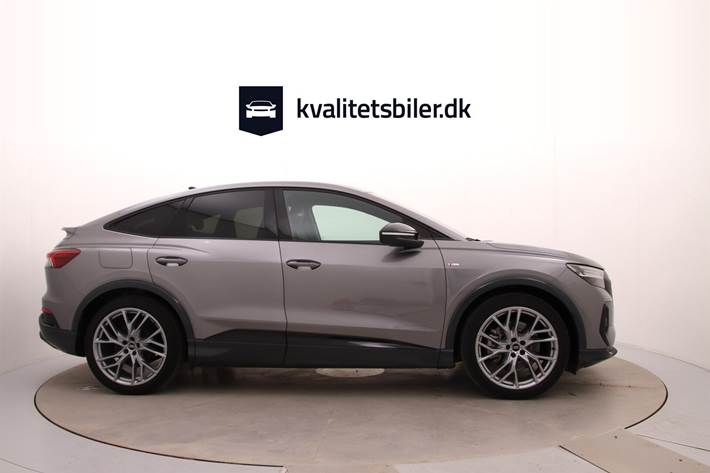 Grå Audi Q4 fra 2024