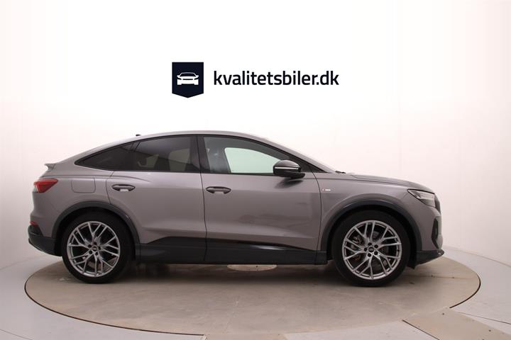 Grå Audi Q4 fra 2024