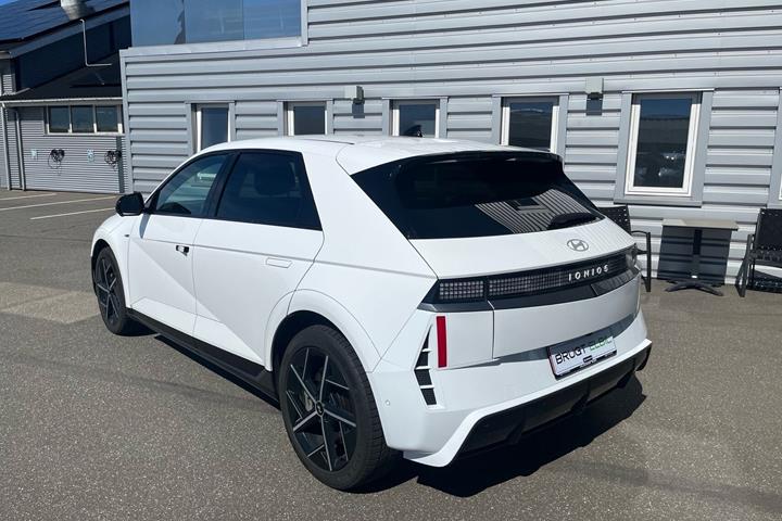 Hvid Hyundai Ioniq 5 fra 2024