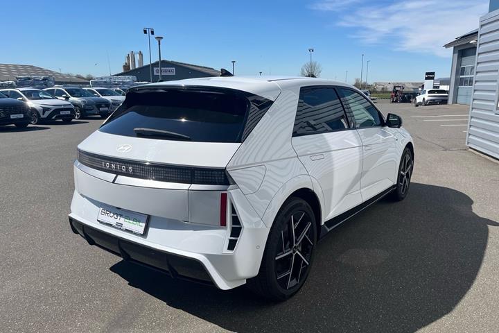 Hvid Hyundai Ioniq 5 fra 2024
