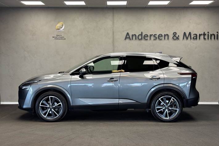Grå Nissan Qashqai fra 2022
