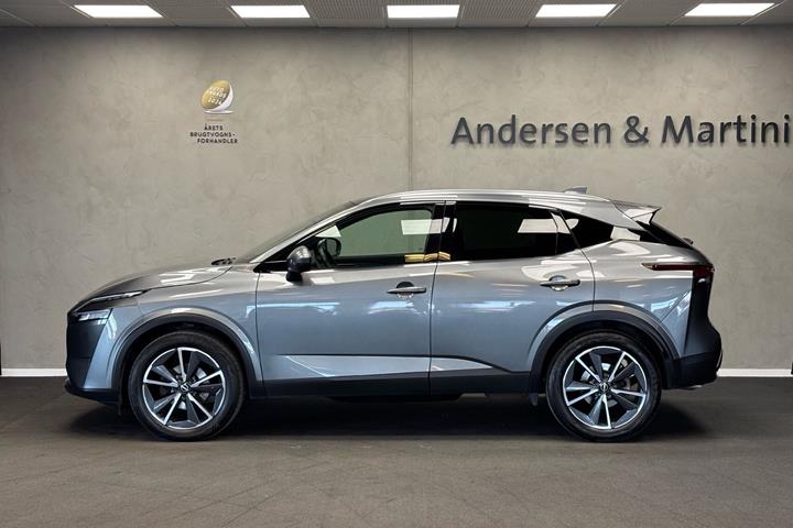 Grå Nissan Qashqai fra 2022
