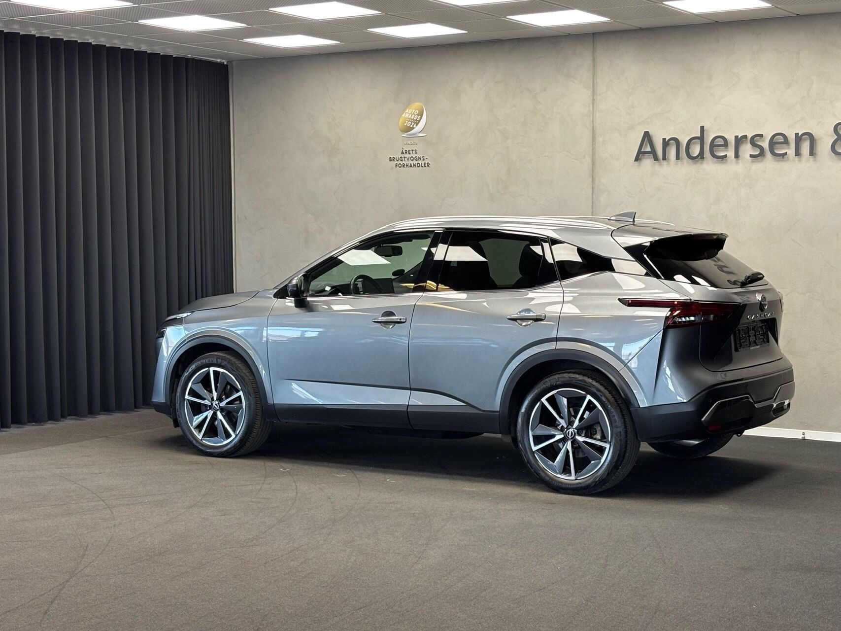Grå Nissan Qashqai fra 2022