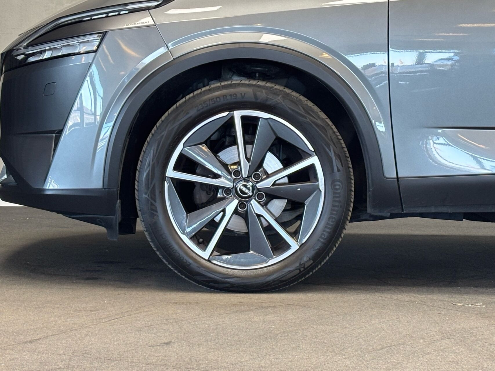 Grå Nissan Qashqai fra 2022