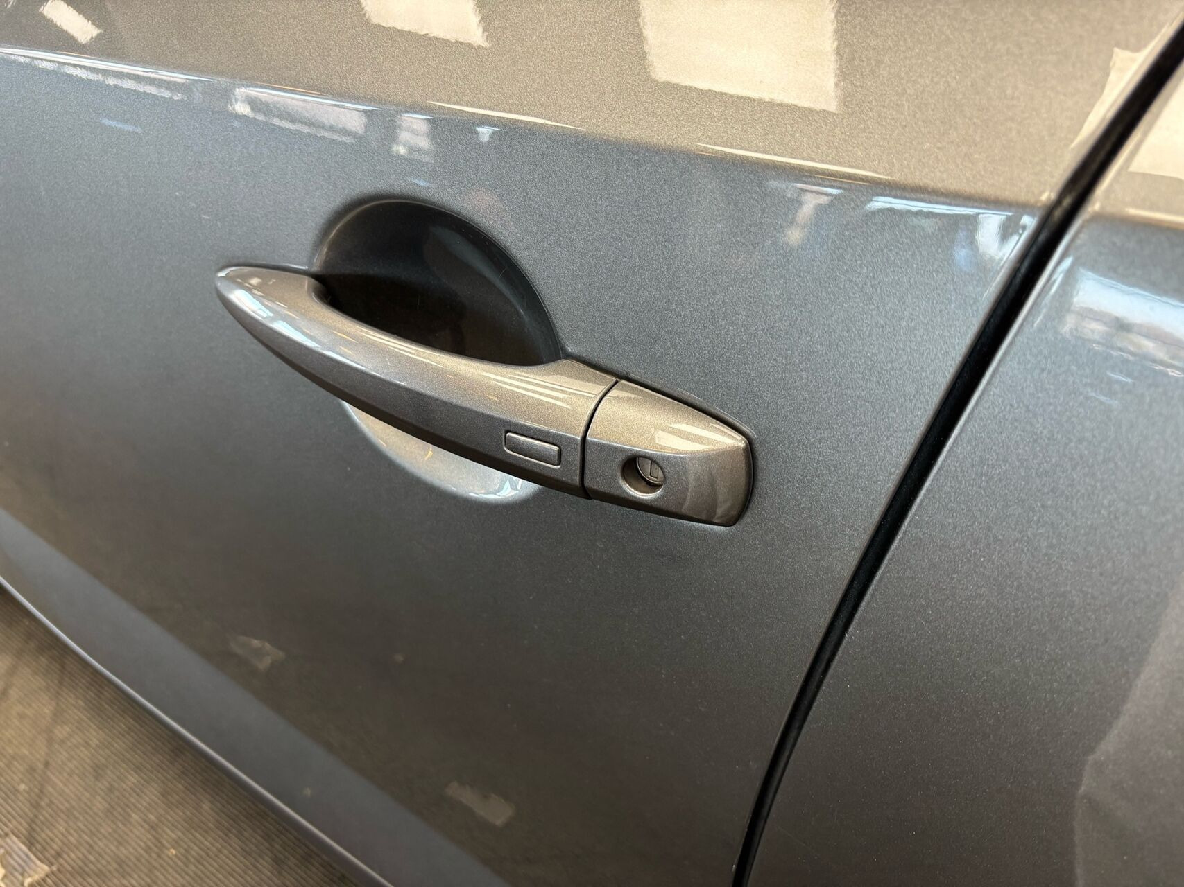 Grå Nissan Qashqai fra 2022