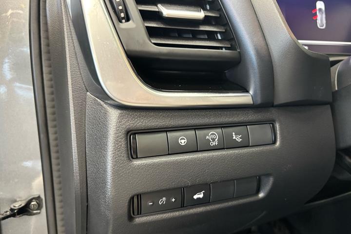 Grå Nissan Qashqai fra 2022