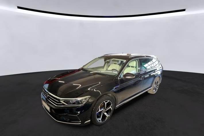 Sort VW Passat fra 2022
