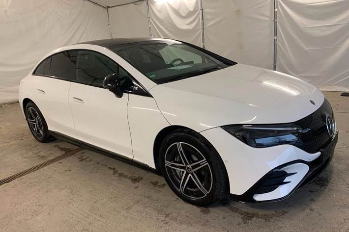 Hvid Mercedes EQE 300 fra 2023