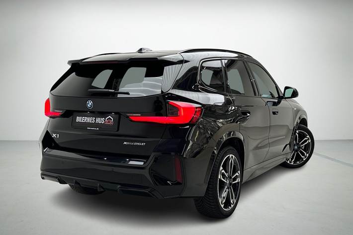 Sort BMW X1 fra 2023