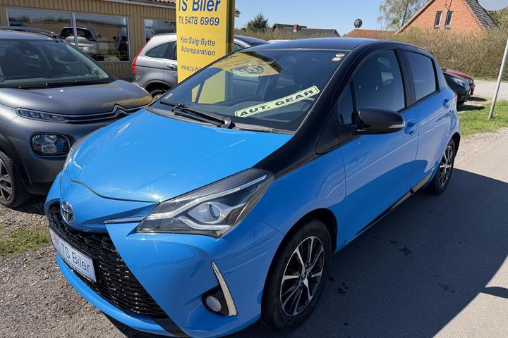 Sort Toyota Yaris fra 2019 set udefra