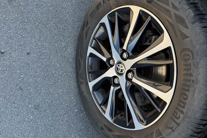 Sort Toyota Yaris fra 2019