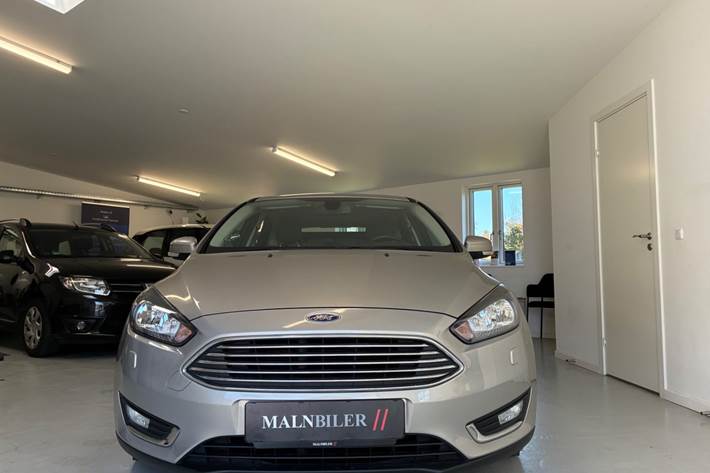 Beige Ford Focus fra 2016