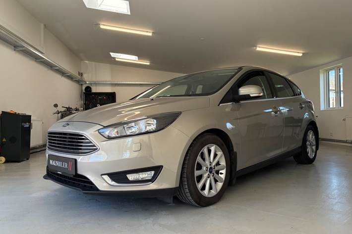 Beige Ford Focus fra 2016