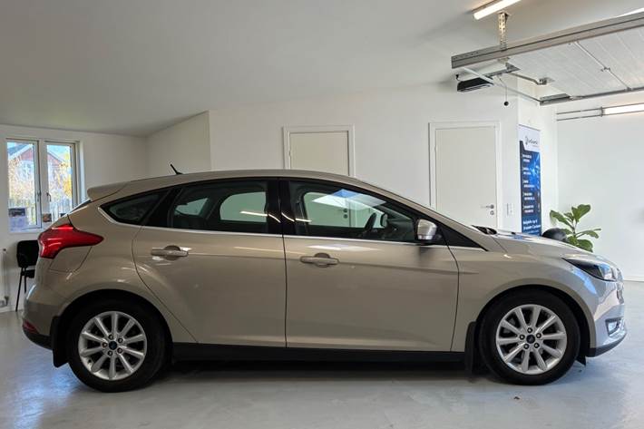 Beige Ford Focus fra 2016