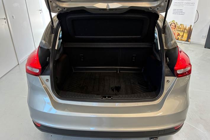 Beige Ford Focus fra 2016
