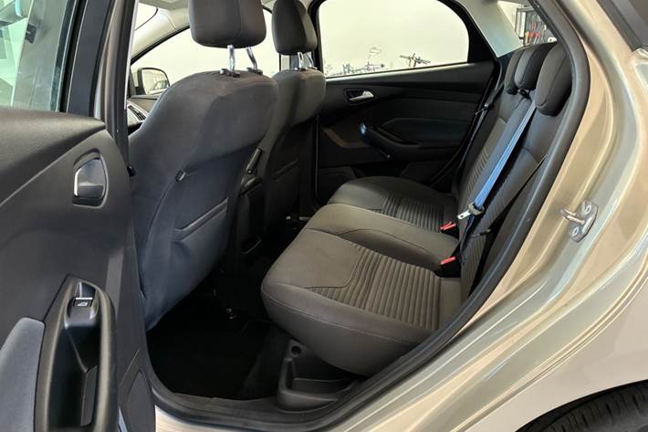 Beige Ford Focus fra 2016