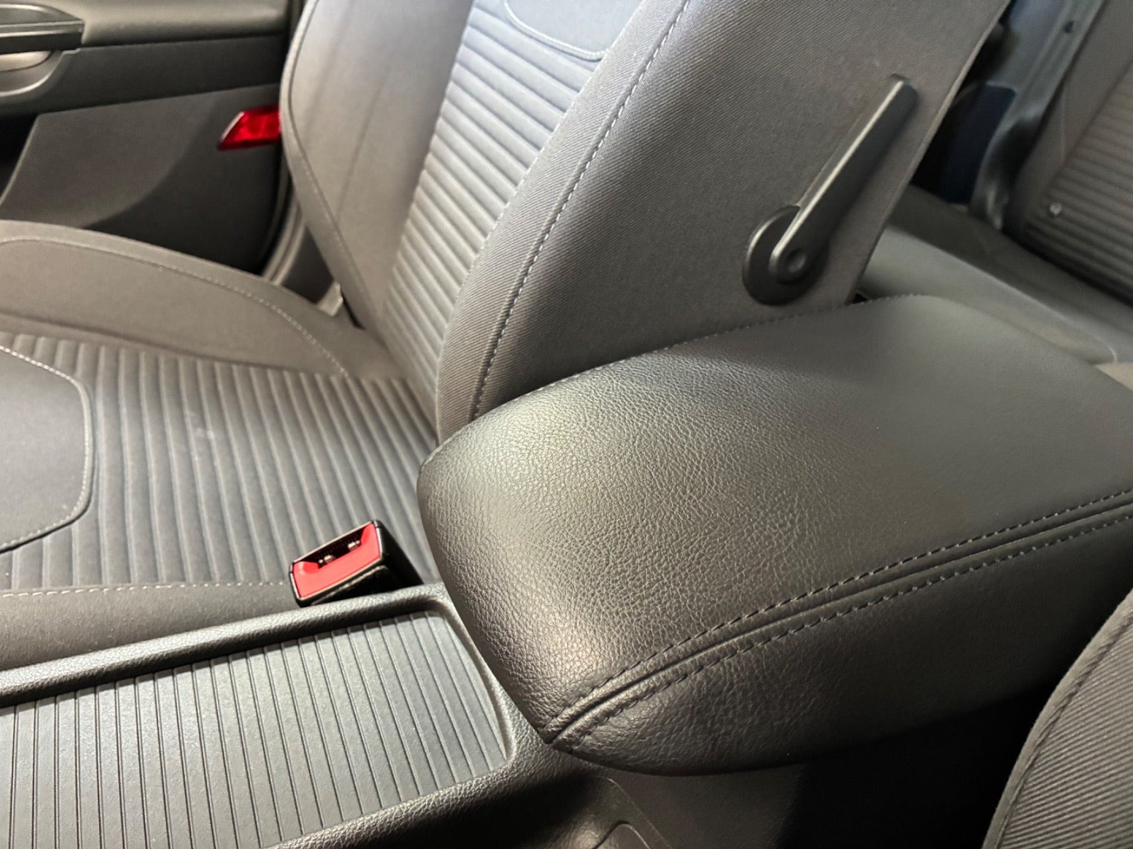 Beige Ford Focus fra 2016