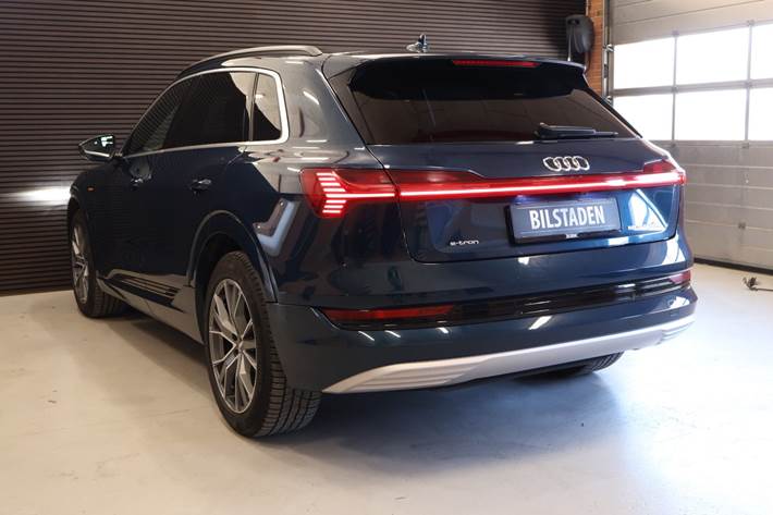 Blå Audi e-tron fra 2019