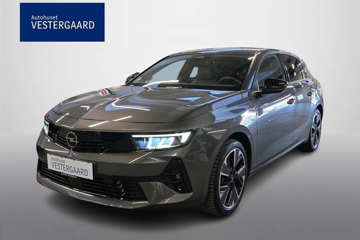 Grå Opel Astra-e fra 2024 set udefra