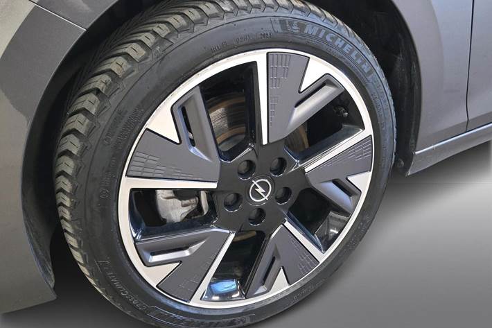 Grå Opel Astra-e fra 2024
