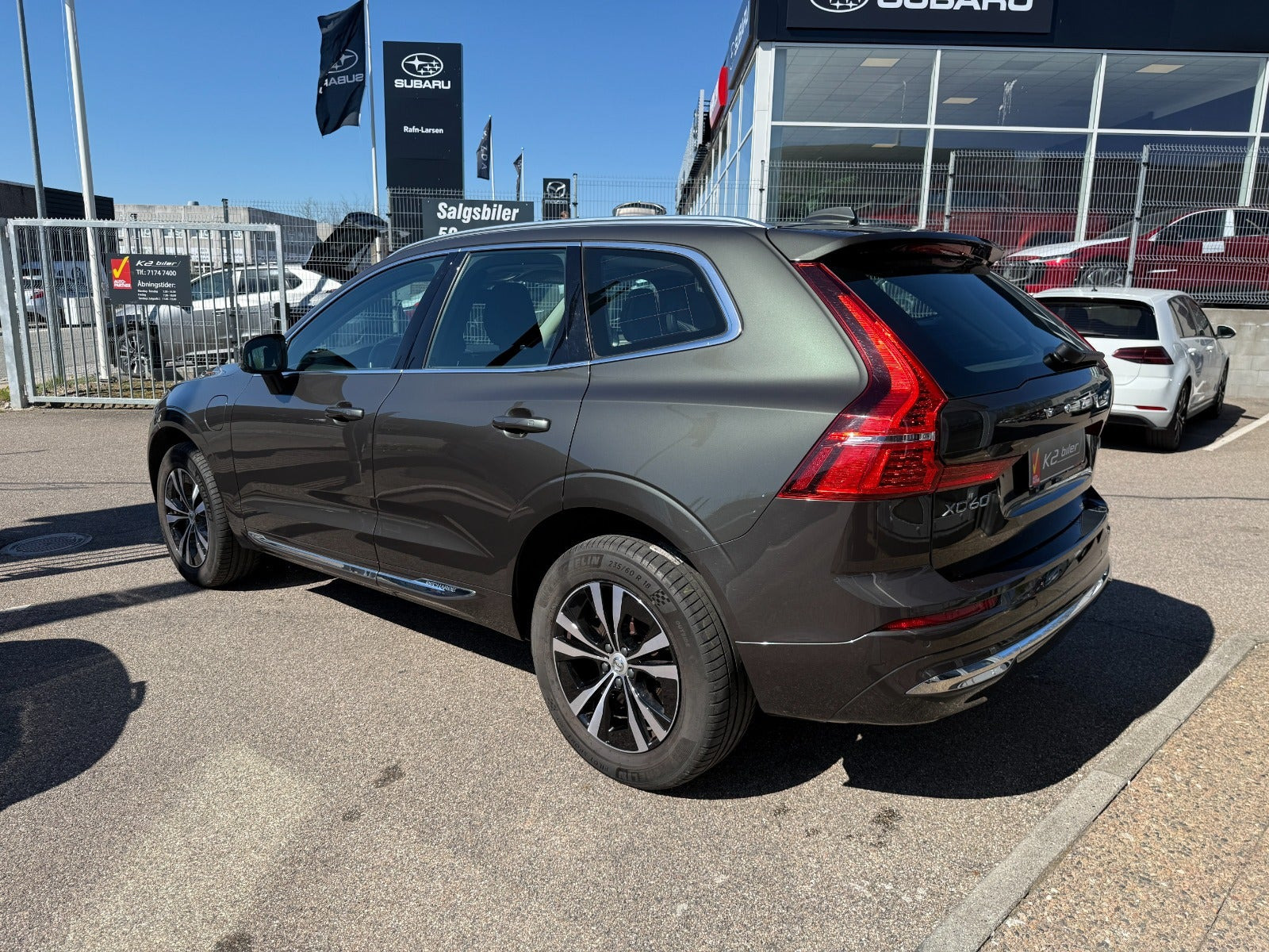 Grå Volvo XC60 fra 2022